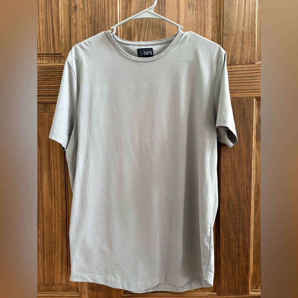 Cuts Clothing Women's Gray Short Sleeve Tee